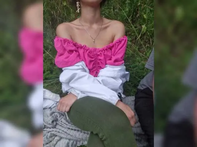 LanaBlondeBush – webcam model profile photo Image 9