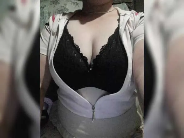 Awesomelusty – webcam model profile photo Image 12