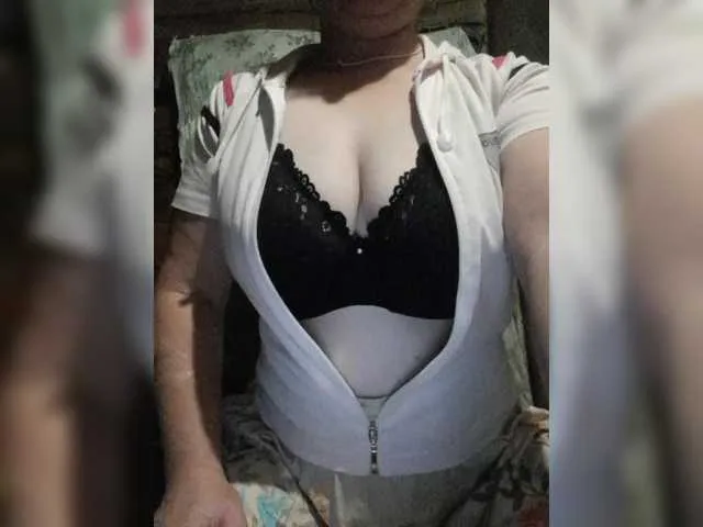 Awesomelusty – webcam model profile photo Image 13