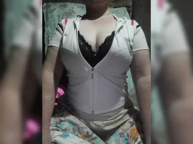 Awesomelusty – webcam model profile photo Image 14