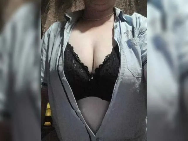 Awesomelusty – webcam model profile photo Image 18