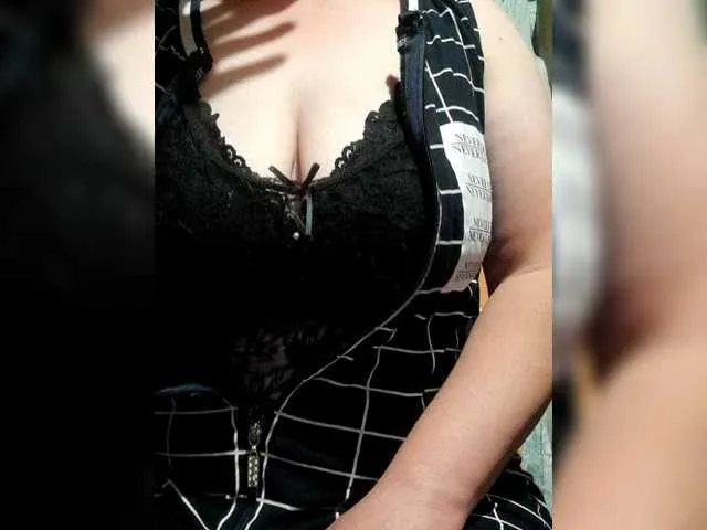 Awesomelusty – webcam model profile photo Image 3