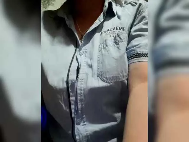 Awesomelusty – webcam model profile photo Image 4