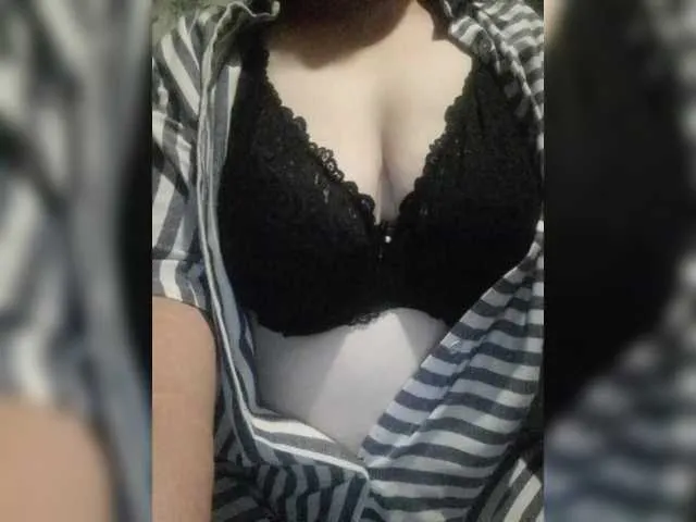 Awesomelusty – webcam model profile photo Image 9