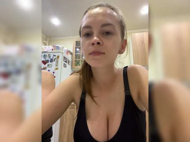 molochnaya000 – webcam model profile photo Image 15