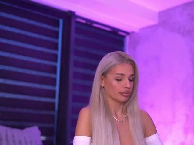 MidnightSeduction – webcam model profile photo Image 8