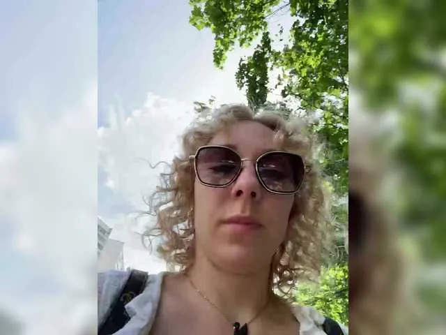 SamMargoMd – webcam model profile photo Image 3