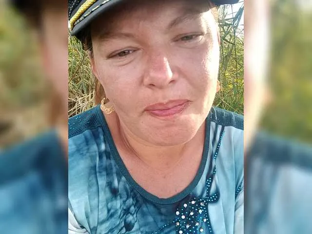 BrookeBratXO – webcam model profile photo Image 12