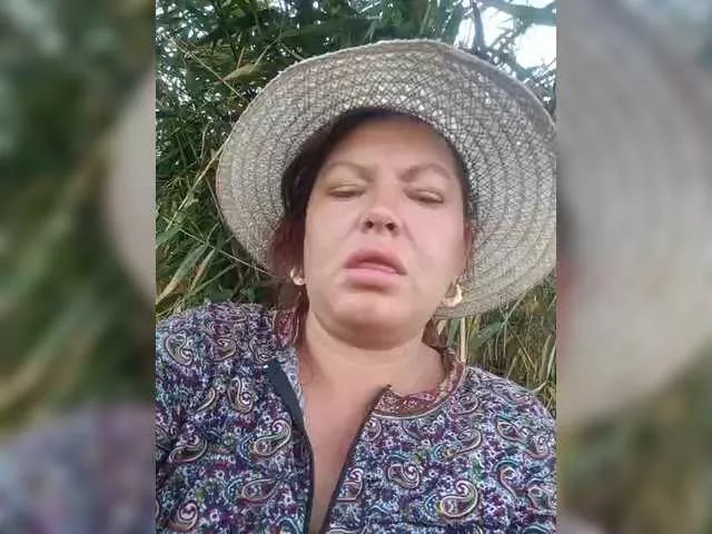 BrookeBratXO – webcam model profile photo Image 16