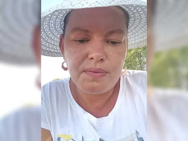 BrookeBratXO – webcam model profile photo Image 6