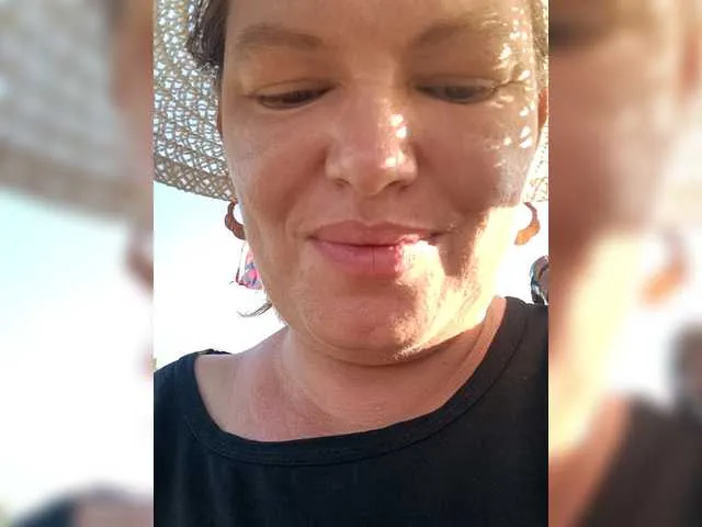 BrookeBratXO – webcam model profile photo Image 9