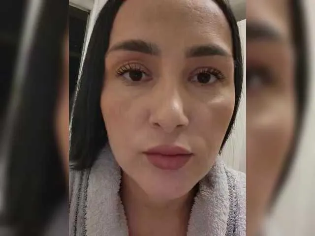 KarinaRouge – webcam model profile photo Image 5