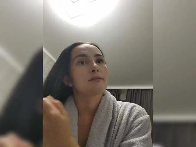 KarinaRouge – webcam model profile photo Image 7