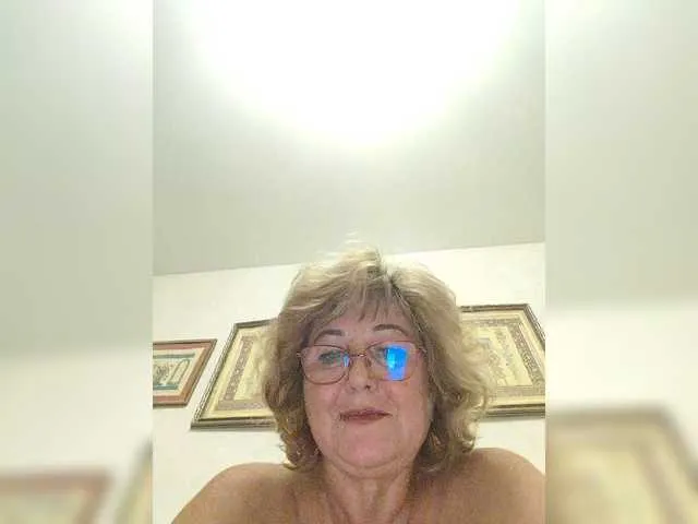 Libely – webcam model profile photo Image 10