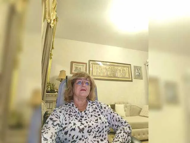 Libely – webcam model profile photo Image 11