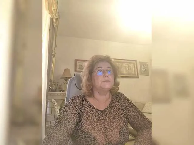 Libely – webcam model profile photo Image 14