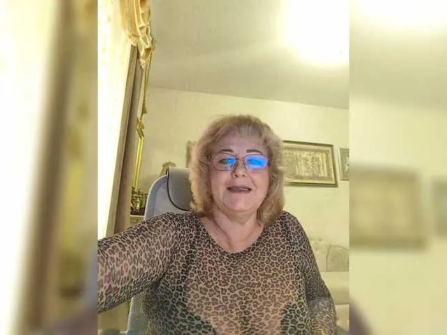 Libely – webcam model profile photo Image 15