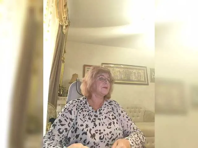 Libely – webcam model profile photo Image 18