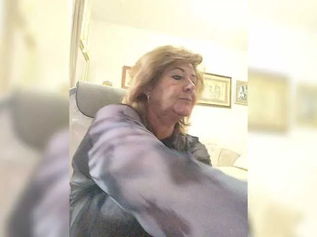 Libely – webcam model profile photo Image 8