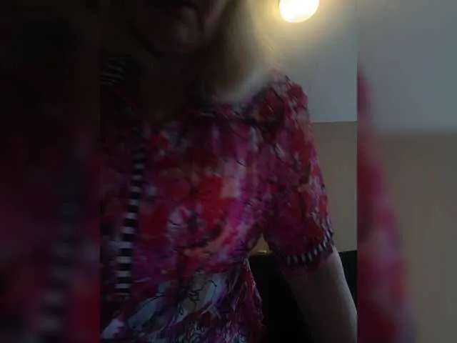 blondeangel_4u2 – webcam model profile photo Image 3