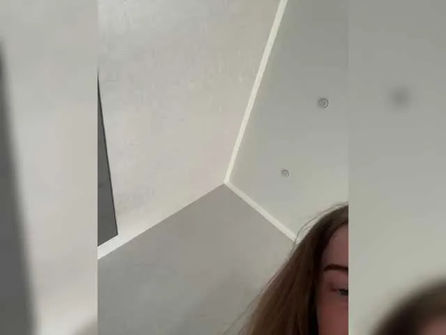 LoraDevine – webcam model profile photo Image 11