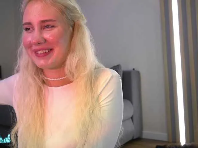 BlondeHott – webcam model profile photo Image 12