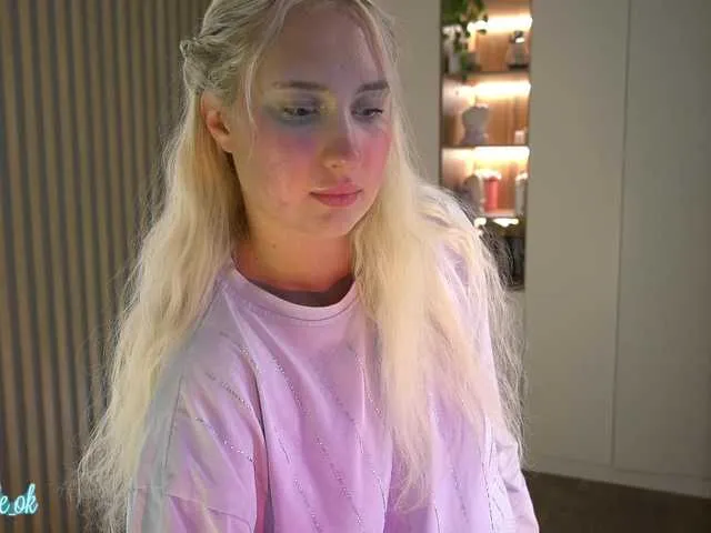 BlondeHott – webcam model profile photo Image 14