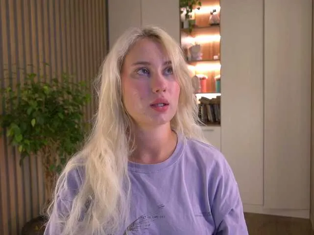 BlondeHott – webcam model profile photo Image 15