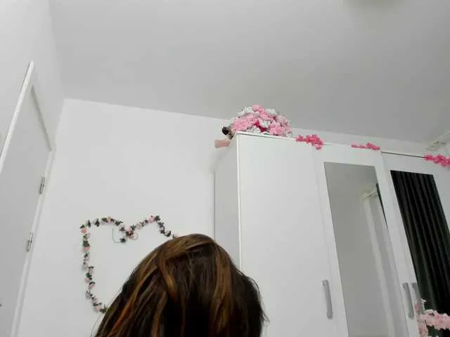 TenderLora – webcam model profile photo Image 11