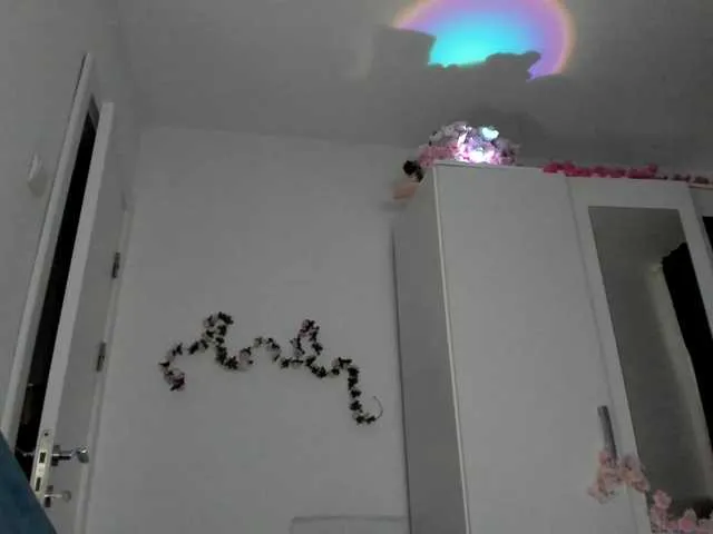 TenderLora – webcam model profile photo Image 13