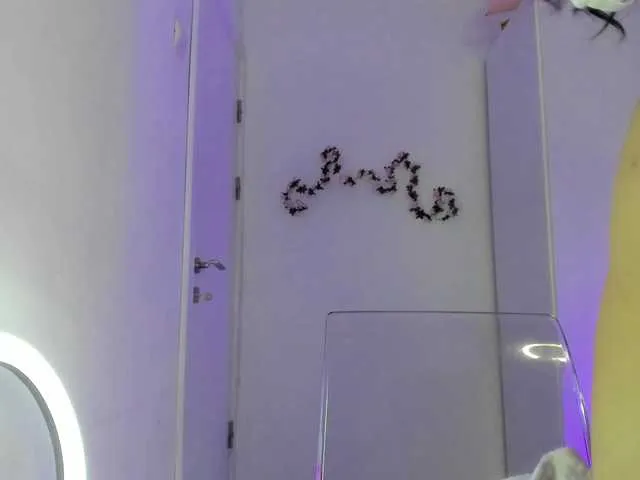 TenderLora – webcam model profile photo Image 17