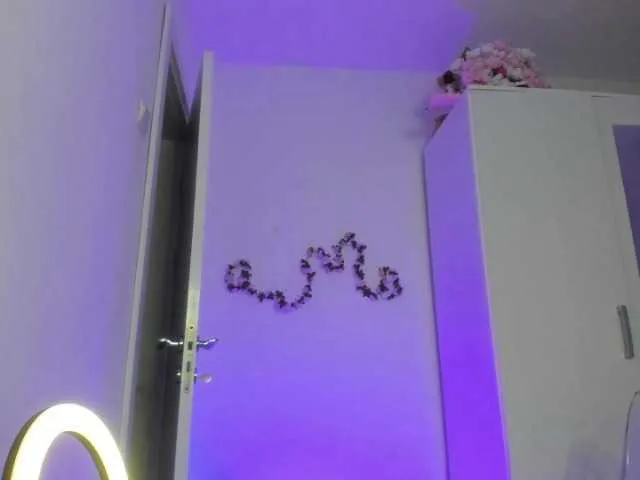 TenderLora – webcam model profile photo Image 18