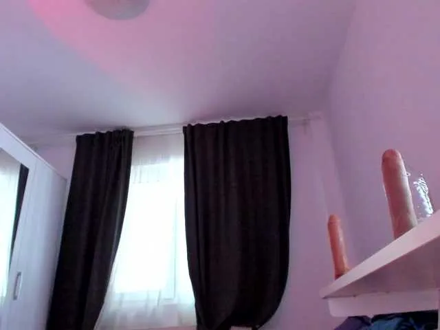 TenderLora – webcam model profile photo Image 2