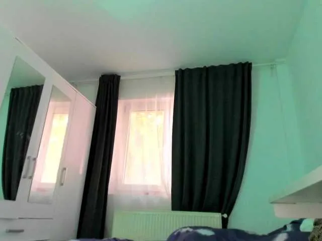 TenderLora – webcam model profile photo Image 5