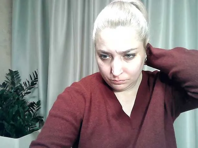 KateDivineUK – webcam model profile photo Image 19