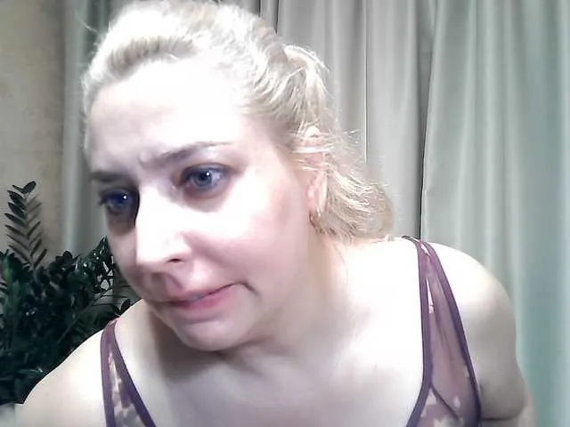 KateDivineUK – webcam model profile photo Image 2