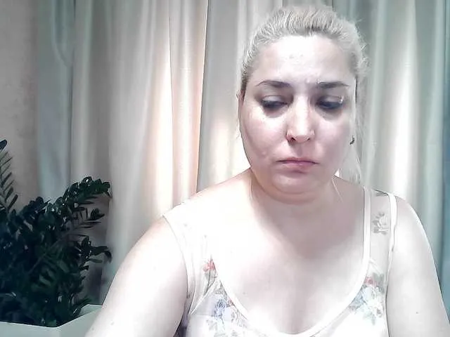 KateDivineUK – webcam model profile photo Image 3