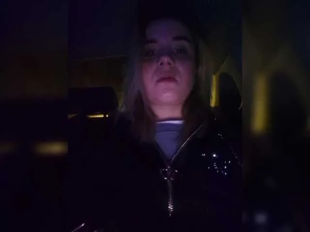 xlunami – webcam model profile photo Image 3