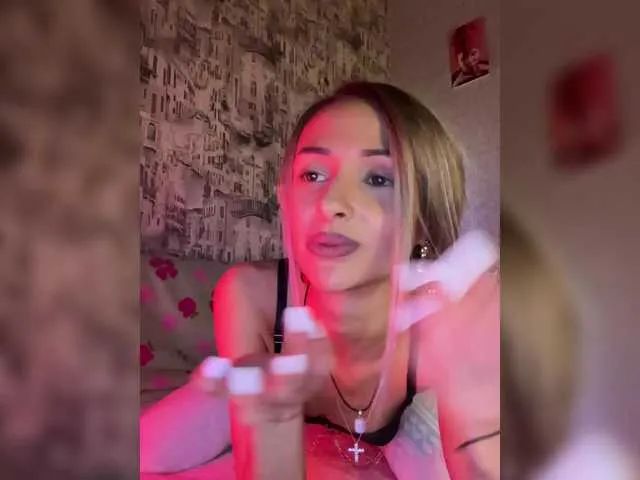 KiraWhite – webcam model profile photo