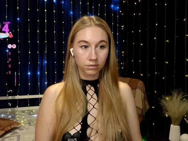 BlondeHott – webcam model profile photo Image 15