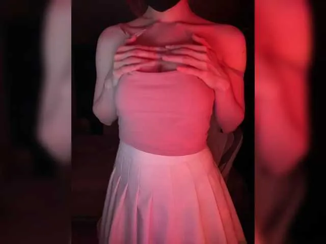 molochnaya000 – webcam model profile photo Image 5