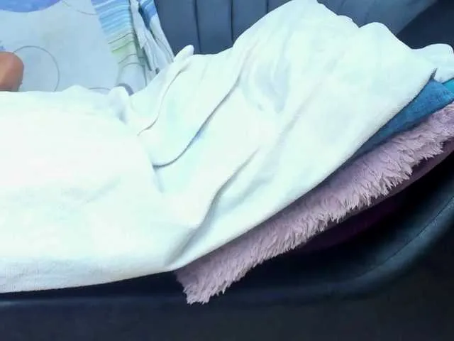 LoraDevine – webcam model profile photo Image 13