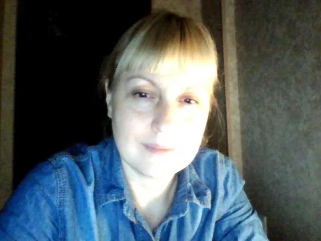 krisss2016 – webcam model profile photo