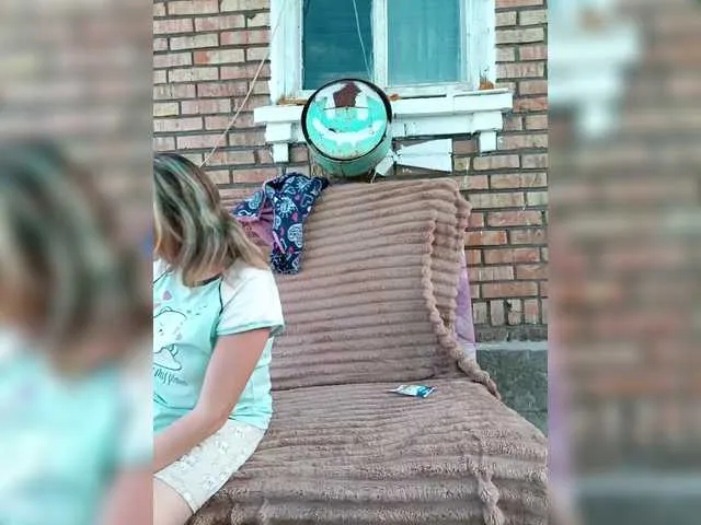 BlondeHott – webcam model profile photo Image 3