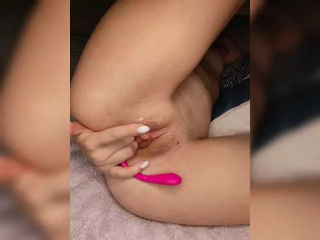 BlondeScarlettx – webcam model profile photo Image 2