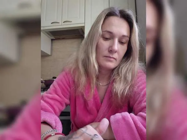 ChelseaBlondeUK – webcam model profile photo Image 13