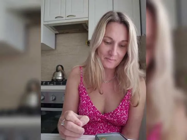 ChelseaBlondeUK – webcam model profile photo Image 6