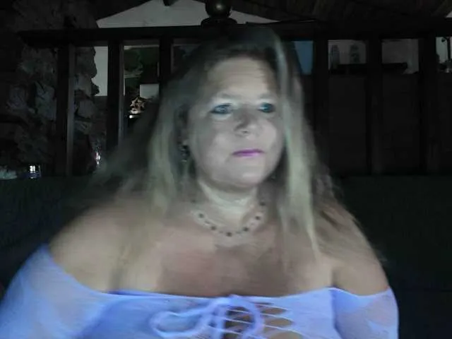 BlondeScarlettx – webcam model profile photo Image 6