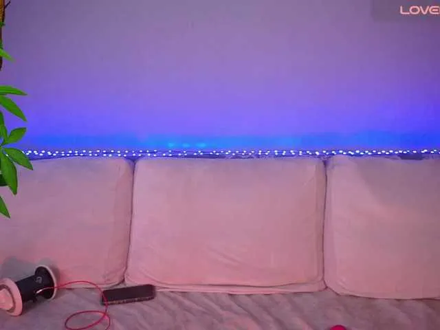 BlondeHott – webcam model profile photo Image 9