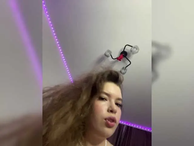 BlondeScarlettx – webcam model profile photo Image 15